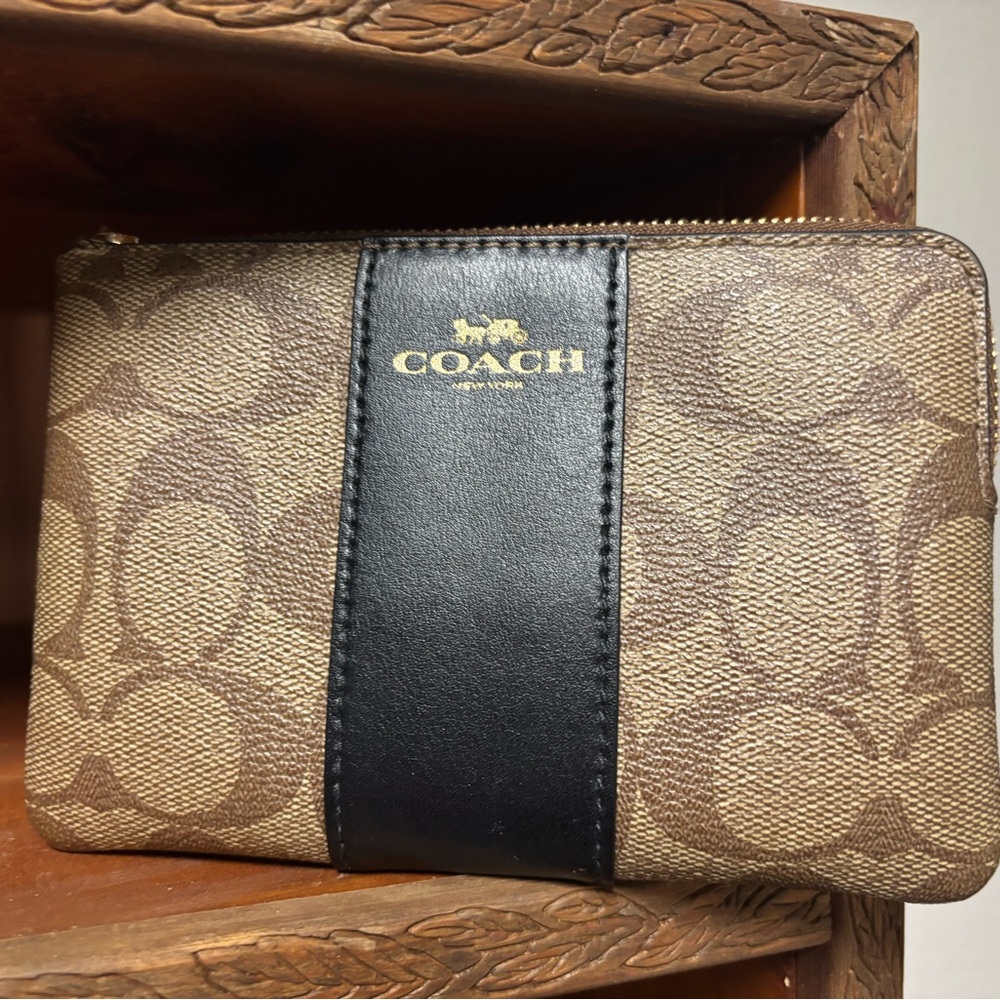 Coach Signature Brown and Black Zip Wallet *Damaged Zipper**